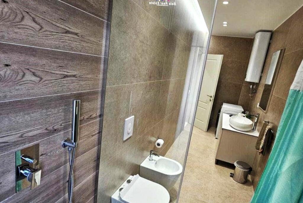 Apartament Me Qera 2+1 Tek Rruga e Kavajes (ID B2201706) Tirane