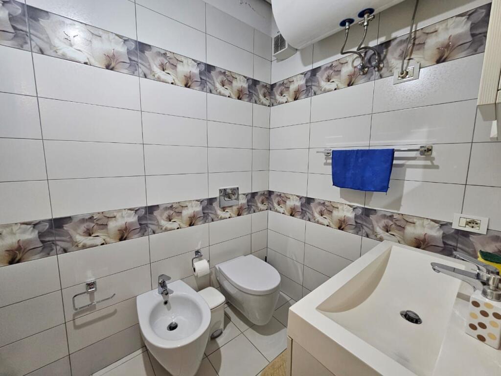 Apartament 2+1 per qera tek Rruga e Kavajes!