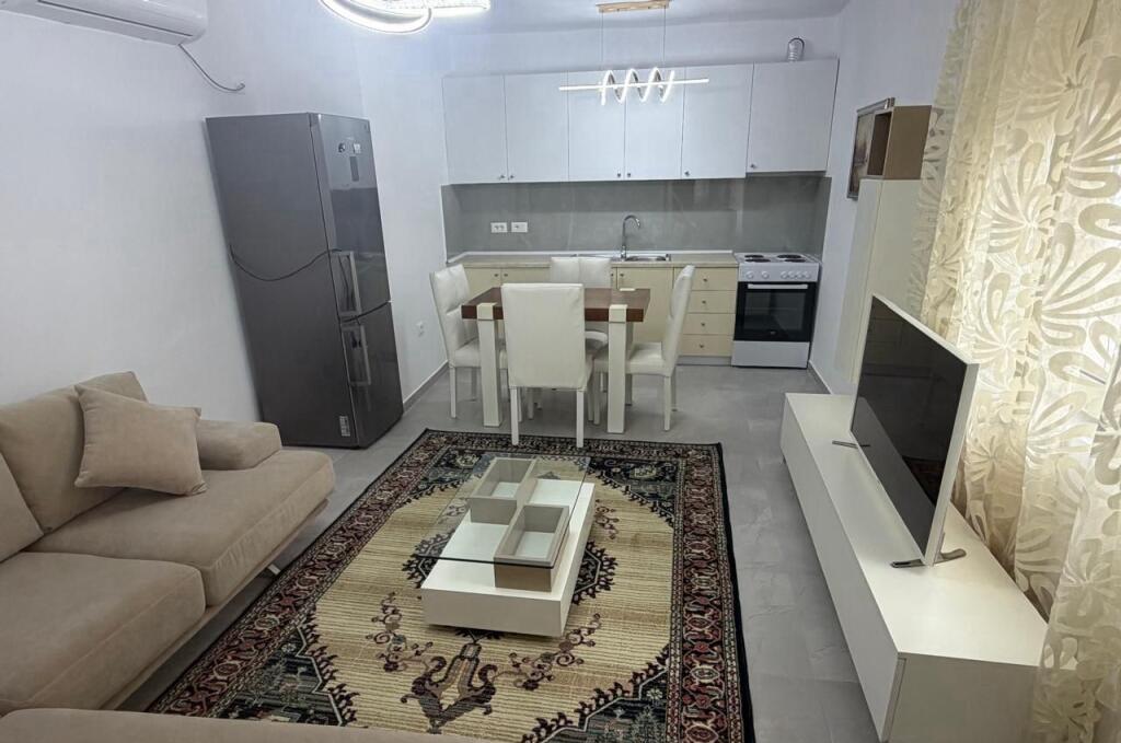 APARTAMENT ME QERA 2+1 STACIONI TRENIT 650 EURO