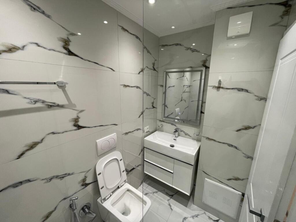 Jepet me qera apartament lluksoz 2+1+2 tualete+post parkimi te Liqeni i thate