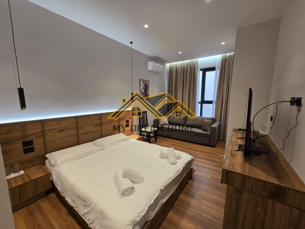 Shitet Ne Qender te Durresit – E Ndarë ne 4 Studio te Pavarura