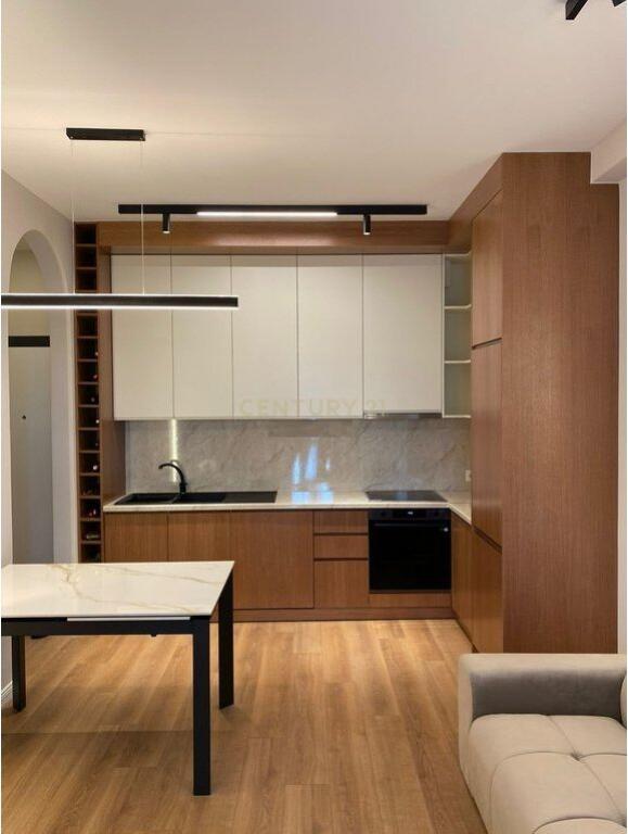 APARTAMENT 1+1 PER SHITJE PRANE PALLATIT ME SHIGJETA