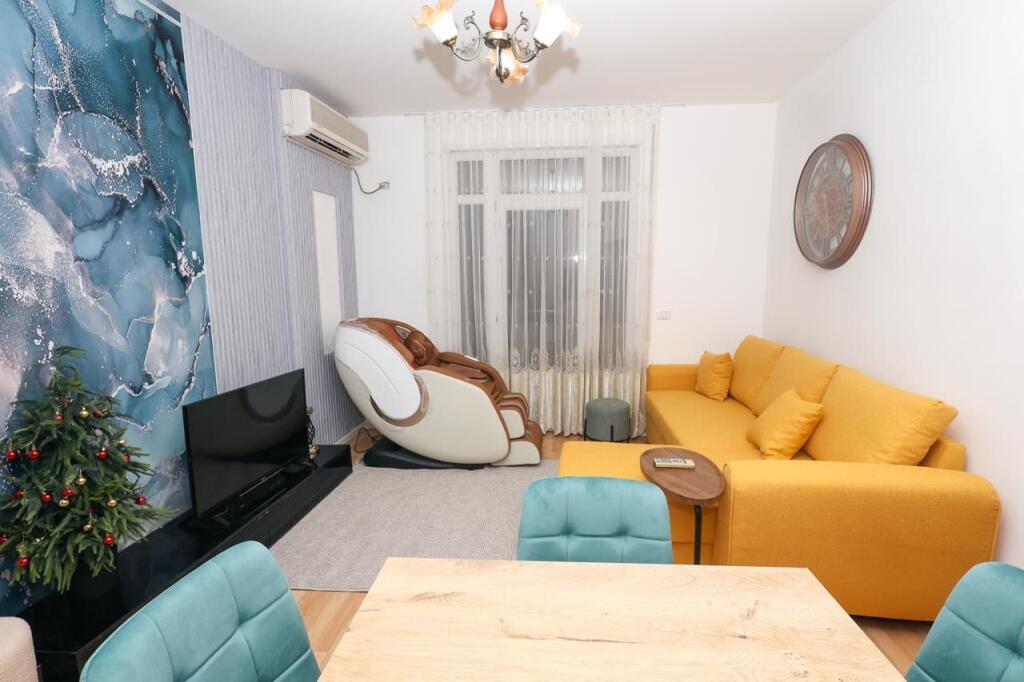 Apartament 2+1,te kopshti botanik afer pavarotit,1500 euro