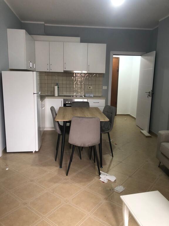 Jepet me qera apartament 2+1  Rruga 5 Maj!