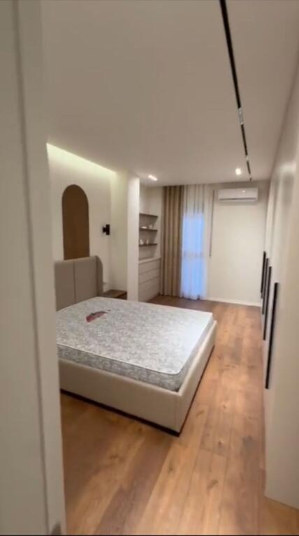 APARTAMENT ME QERA 1+1 OXHAKU 700 EURO