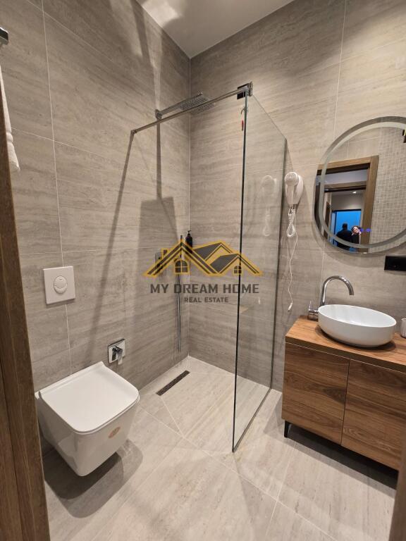 Shitet Ne Qender te Durresit – E Ndarë ne 4 Studio te Pavarura