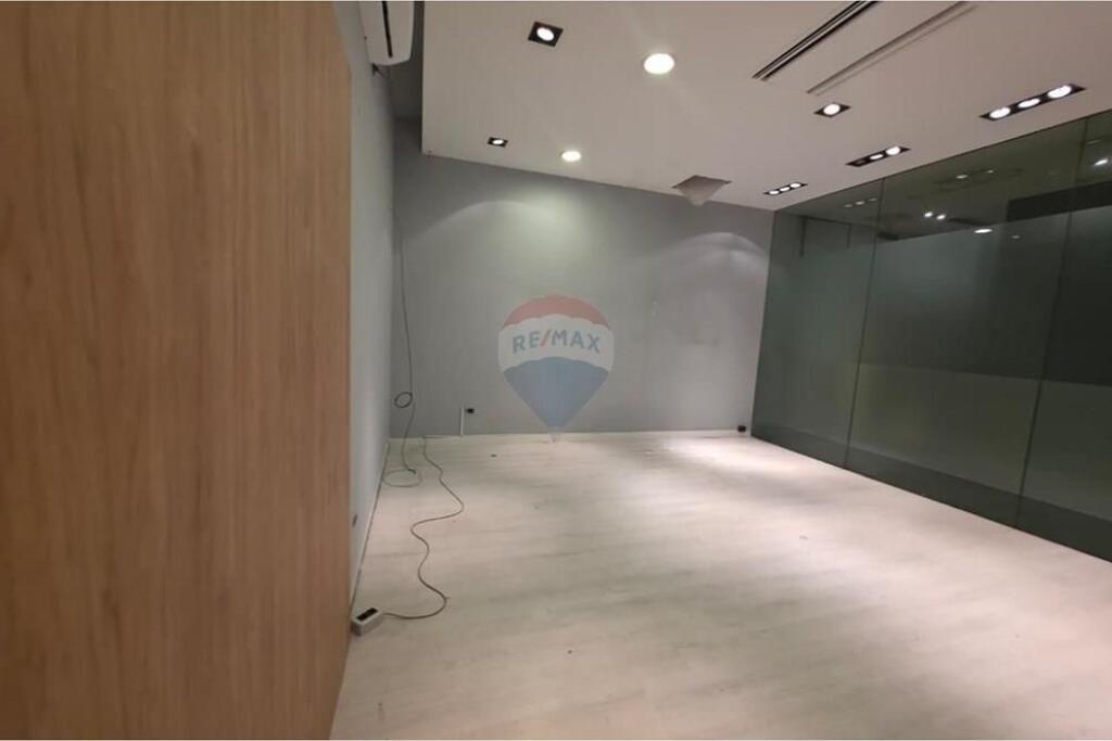 Zyre /:/ dyqan me qera te Vesa Center Bllok.