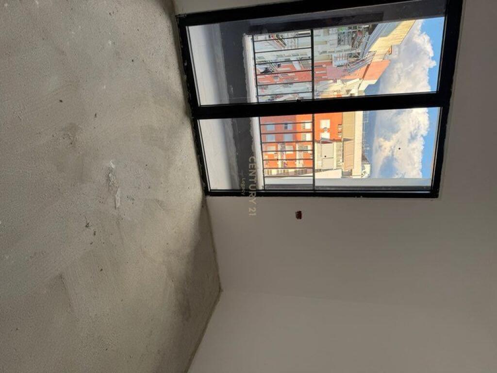 Shitet apartament 2+1 rruga Jordan Misja