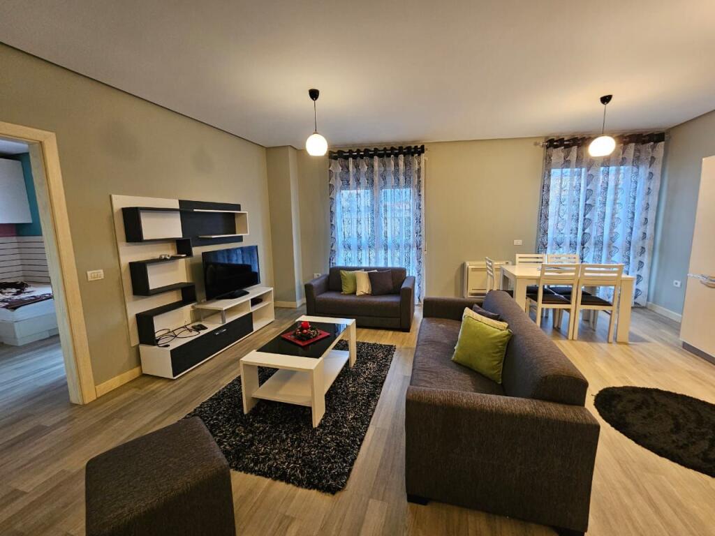 Apartament 2+1 per qera tek Rruga e Kavajes!
