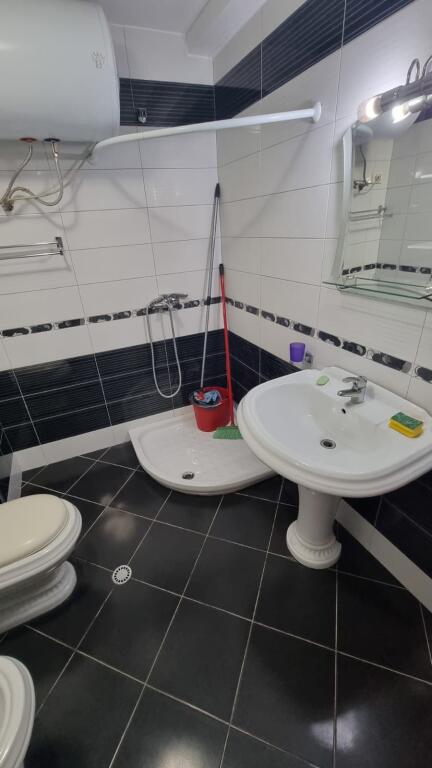 Jepet Me Qera Apartament 1+1+1 Ballkon