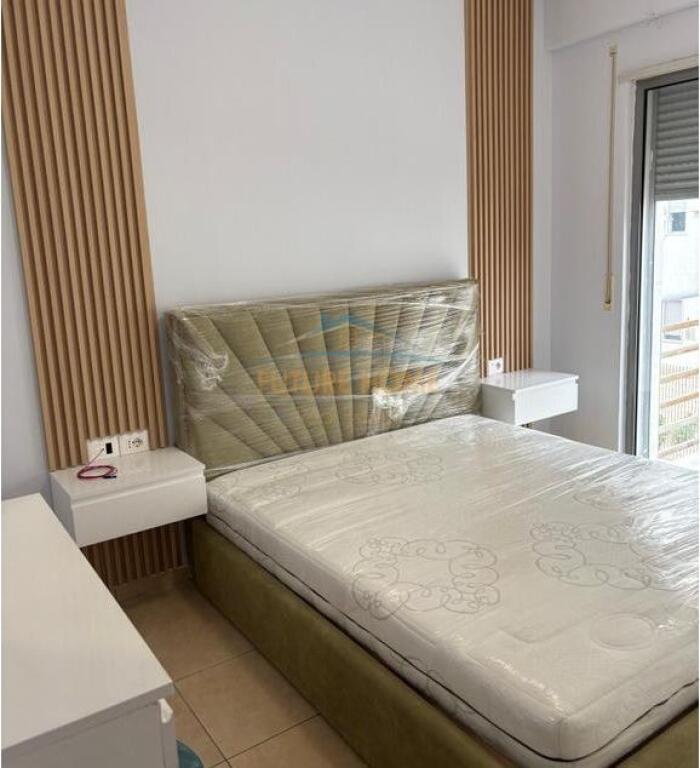 Qera, Apartament 1+1, Rruga 5 Maji, Tiranë