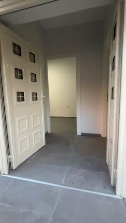 Villa su due piani in affitto di fronte al Ginnasio “Partizani”