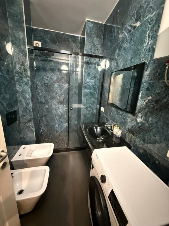 APARTAMENT ME QIRA, AFËR PLAZHIT, HOTEL VIVAS