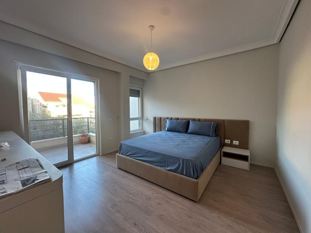 Vilë 3 katëshe me QIRA në Rezidencë private pranë TEG në Tiranë