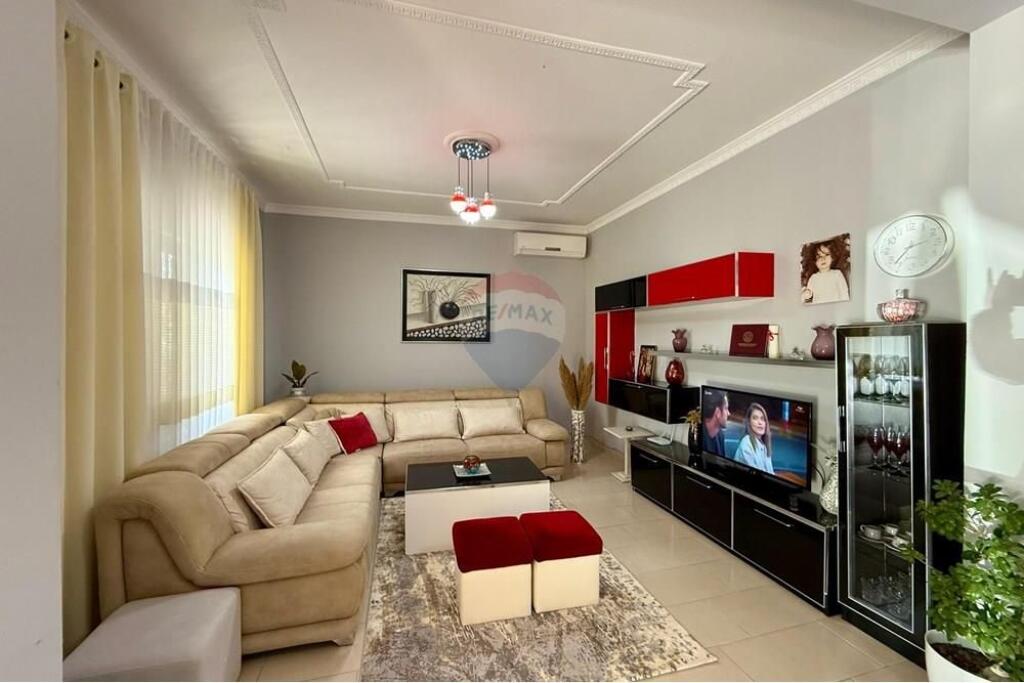 SHITET SHTEPI PRIVATE NE PEZE-HELMES !!!