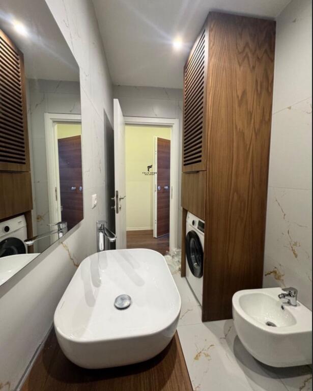 APARTAMENT ME QERA 2+1 XHAMLLIK 90.000 LEKE