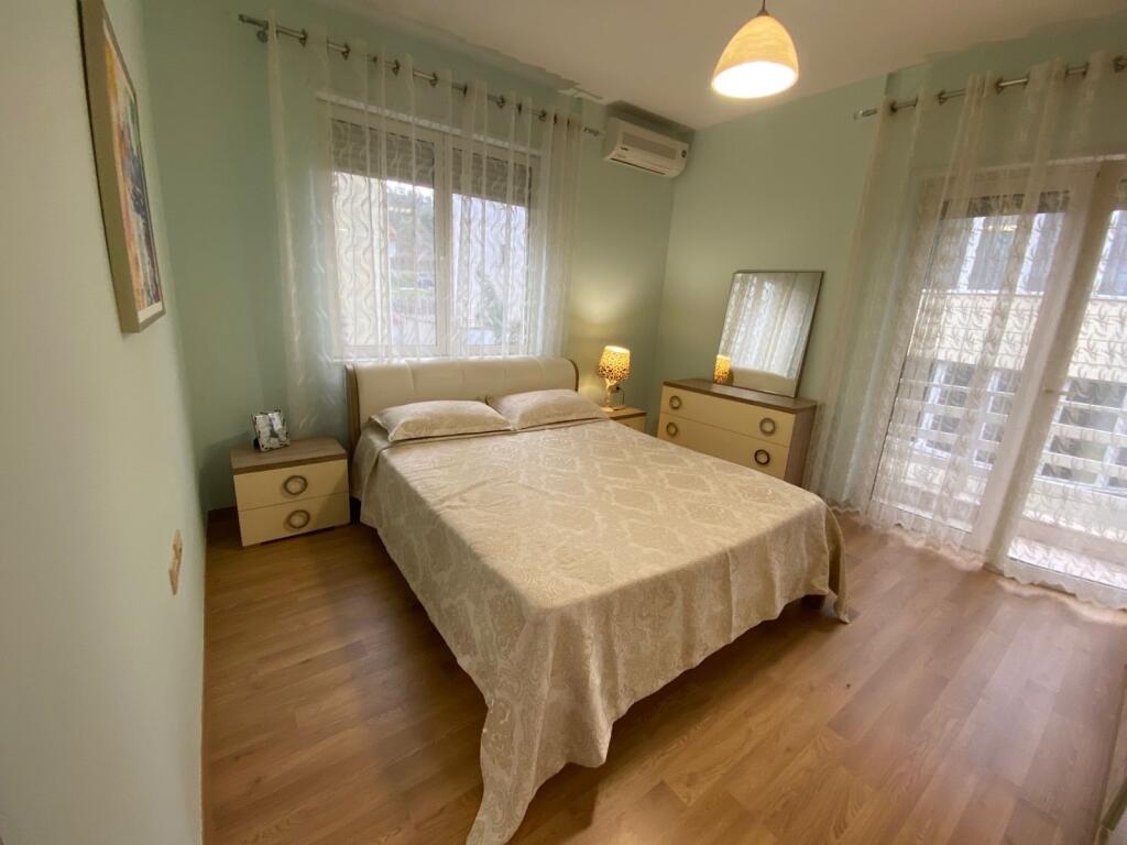 2+1,i mobiluar,me post parkimi,te kopshti zologjik,800 euro