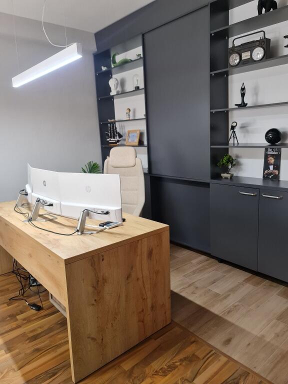 Ambient zyrash+2 Parking per qira tek 21 Dhjetori.