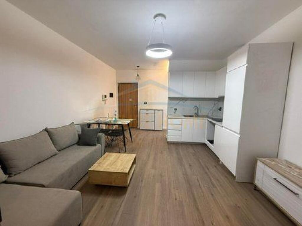 Shitet , Apartament 1+1, Komuna Parisit, Tirane