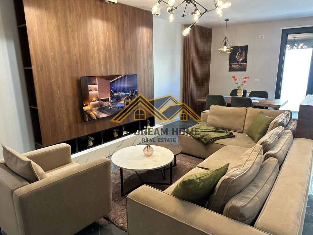 SHITET SUPER APARTAMENT 2+1+2 ME PAMJE DETI