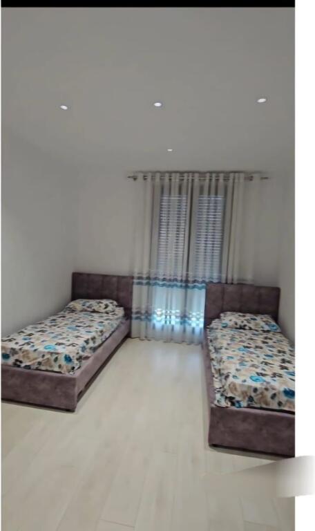 JEPET ME QERA APARAMENT 2+1 NE XHAMLLIK , KOMPLEKSI ZIRKON