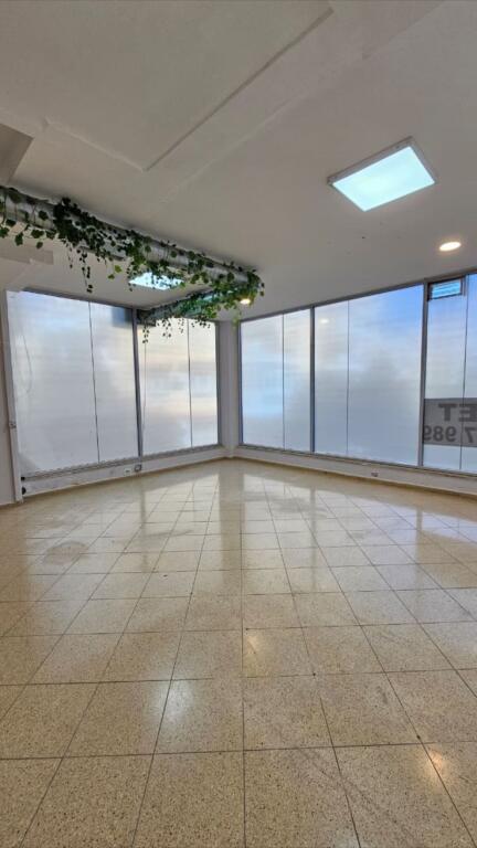 Vendesi Commerciale di Lusso in Vendita – 136 m², Grande Anello (Shkëlqim Fusha)