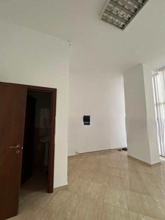 Commercial space (shop) for rent in the Fresku area 400 € /Month