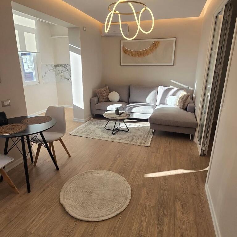 Shiten..!! Apartament 1+1+Garsoniere..!! 📍 Rruga e Barrikadave