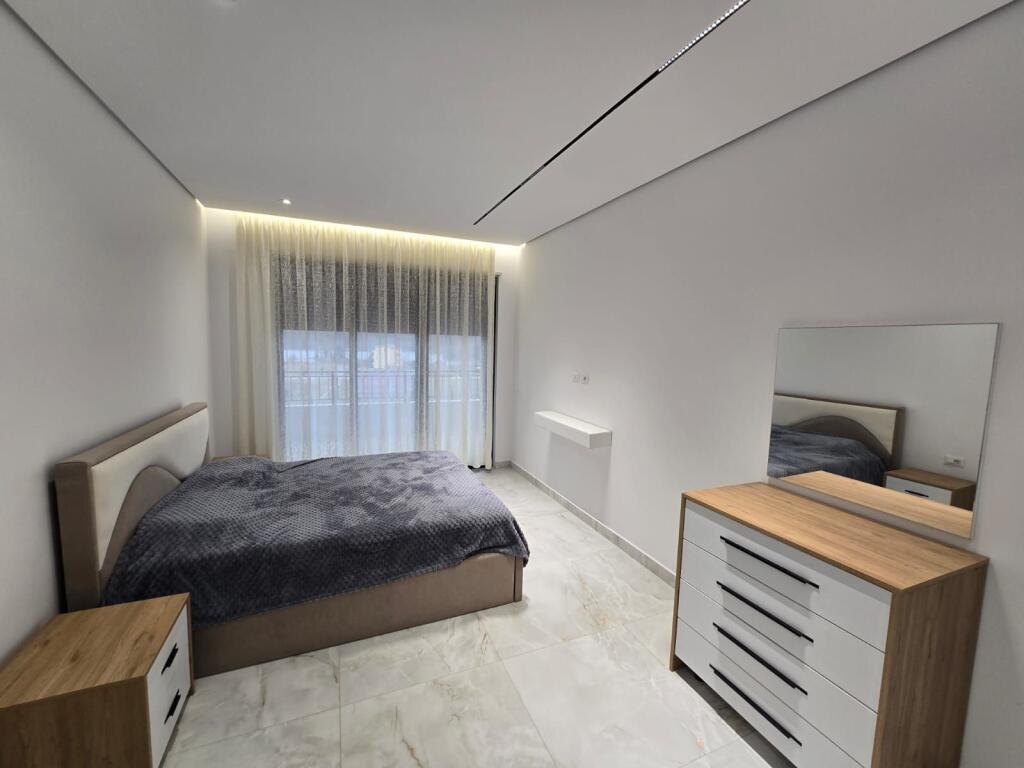 Jepet me qira apartament 1+1 në zonën e Liqenit të Thatë.