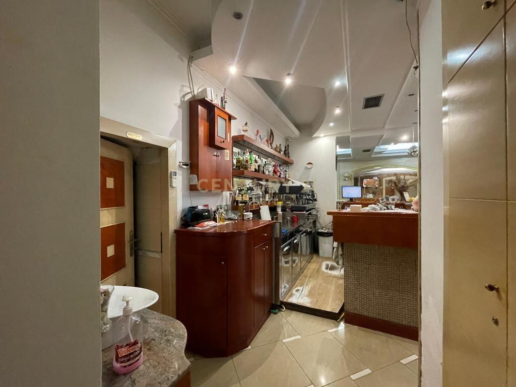 AMBIENT KOMERCIAL PER QIRA NE RRUGEN E KAVAJES ! 2,500 € /Muaj