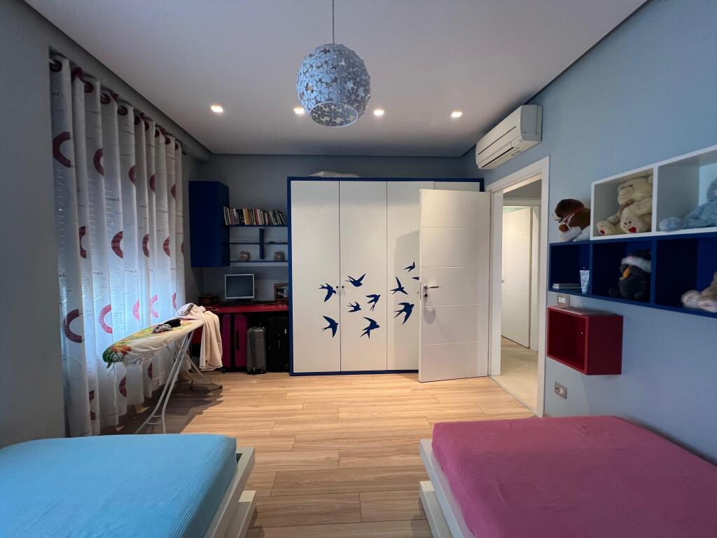 📣 QERA SUPER Apartament 2+1 Me 2 Tualete Dhe 2 Ballkone 📍 Zogu i Zi , Prane Ring Center ✨ 💶 Cmimi 1.200 Euro Bruto