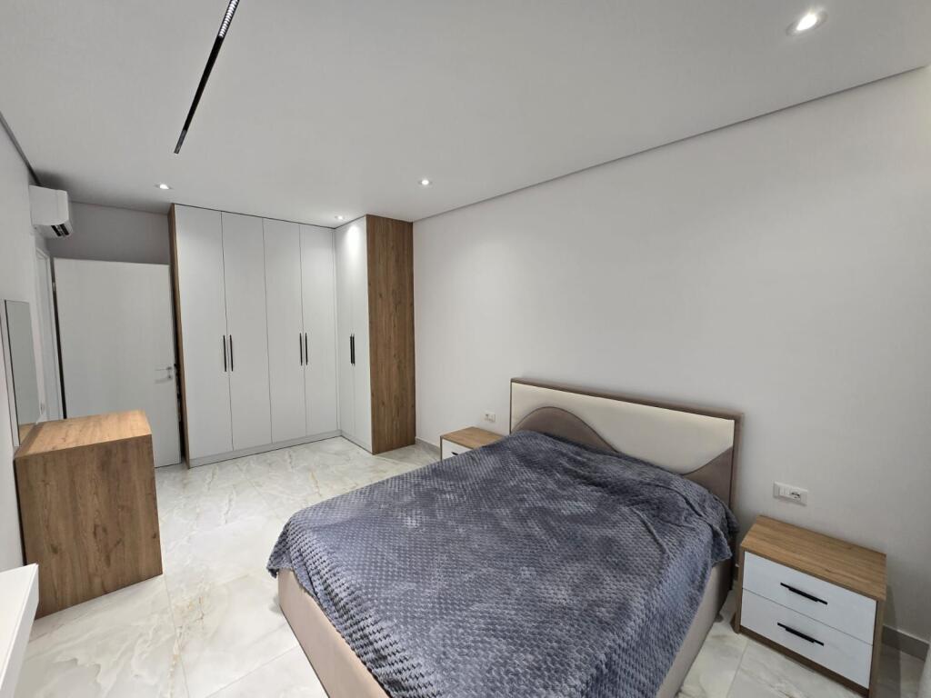 Jepet me qira apartament 1+1 në zonën e Liqenit të Thatë.