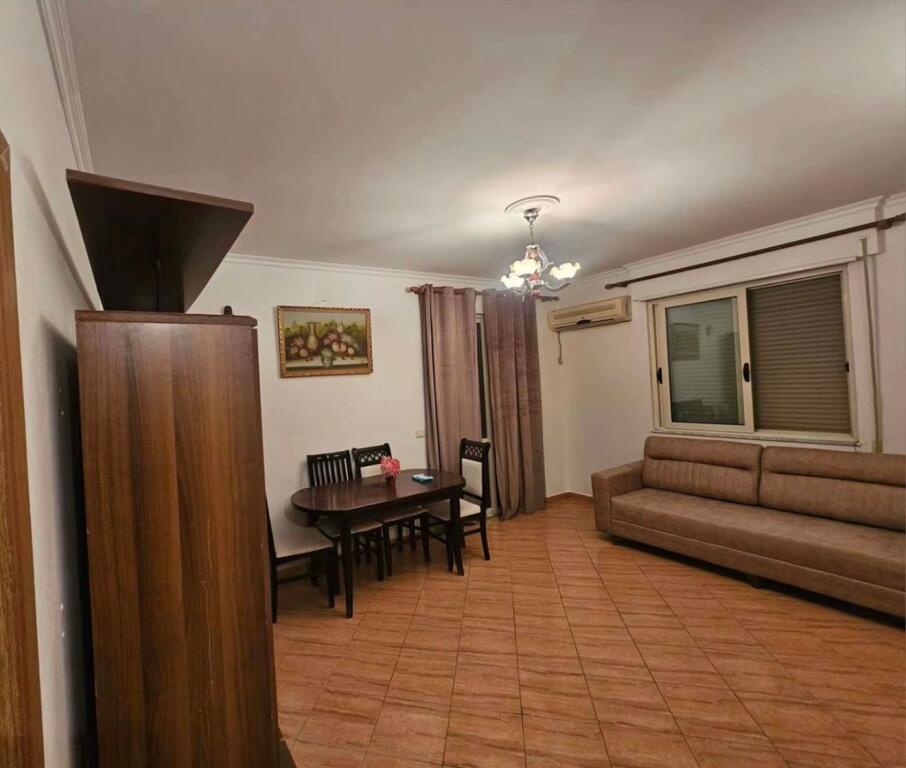 Shitet apartament 1+1golem