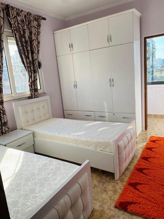 Apartament 2+1 me qera 21 Dhjetori ne Tirane