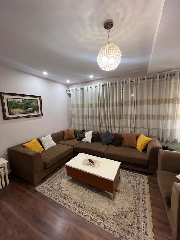 Appartamento 3+1+2+ Cucina Separata+Deposito in affitto presso Mozaiku di Tirana, 21 Dicembre .