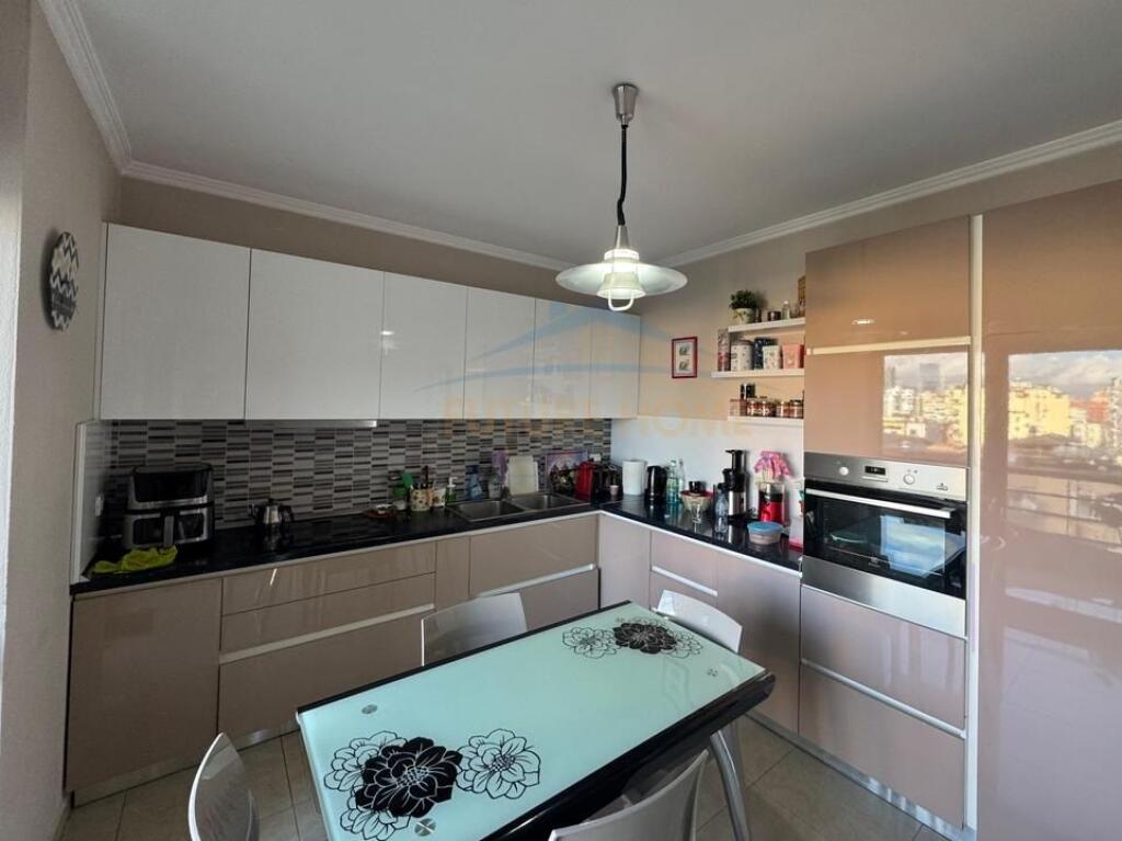 SHITET APARTAMENT 2+1 TEK RRUGA E KOSOVAREVE