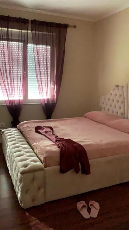 SHITEt APARTAMENT 2+1 &amp;  Garsionere prane Amabasades Amerikane