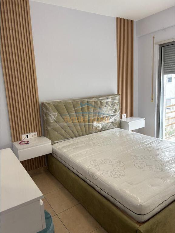 Qera, Apartament 1+1, Rruga 5 Maji, Tiranë