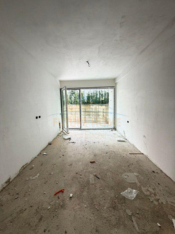 Shitet apartament 2+1+2 Palladium Residence Liqeni i Thate