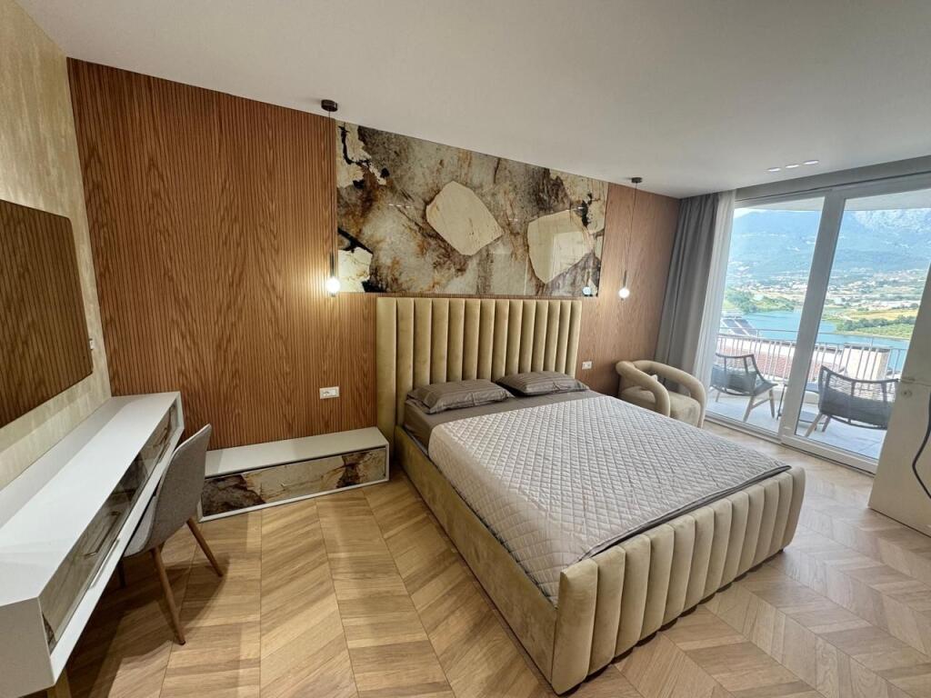 🏢In one of the residences near the panoramic lake of Farka, a 2+1+2+parking space apartment, furnished, is for rent 1,500Euro