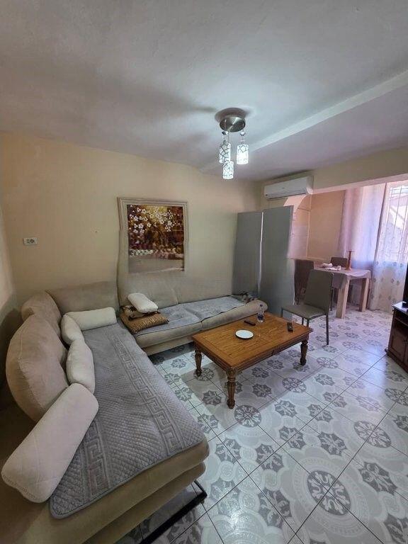 JEPET ME QIRA APARTAMENT 2+1 Xhamllik  450 € /Muaj
