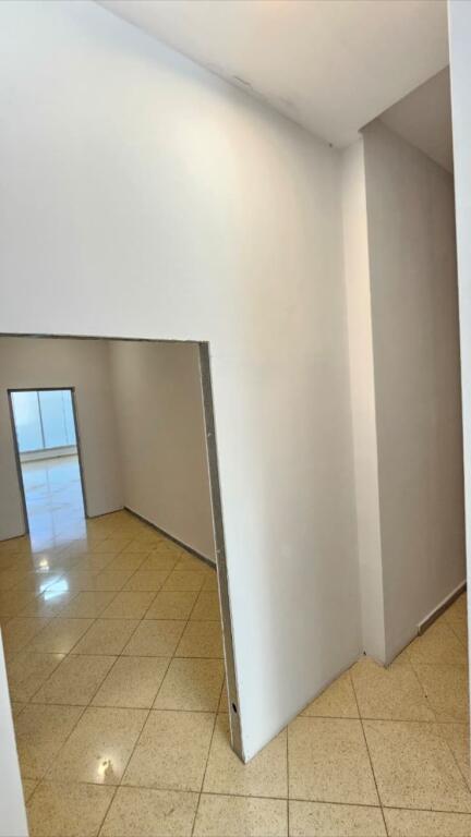 Vendesi Commerciale di Lusso in Vendita – 136 m², Grande Anello (Shkëlqim Fusha)