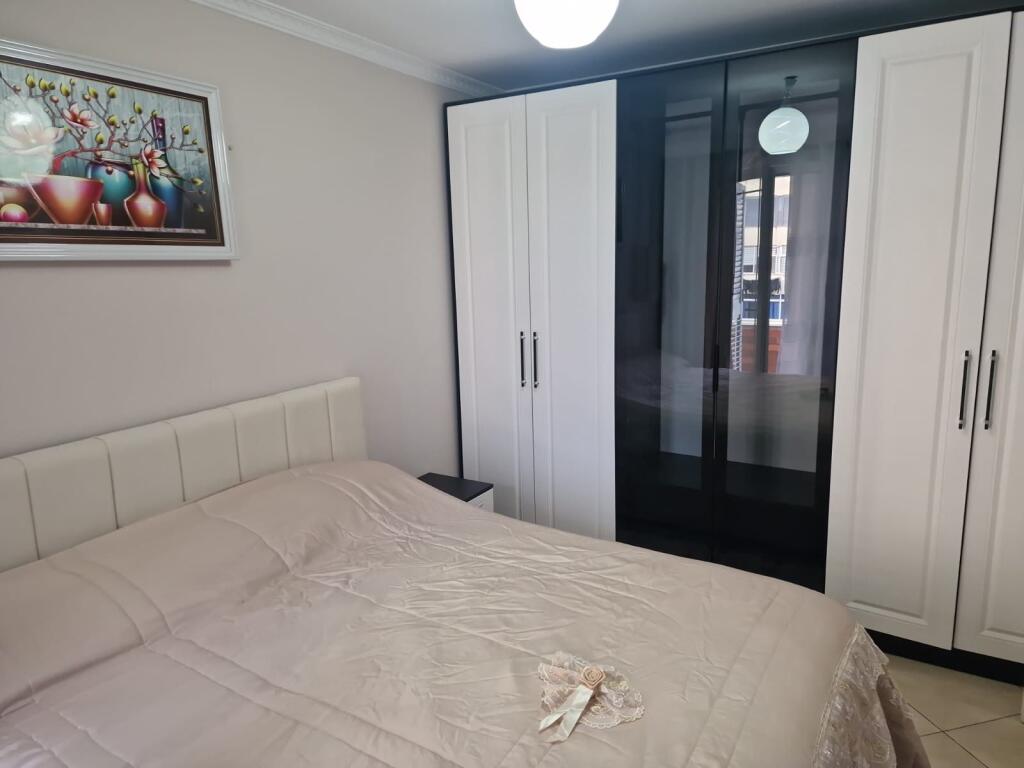 Apartament 2+1 me qera perballe Ringut tek Zogu i Zi