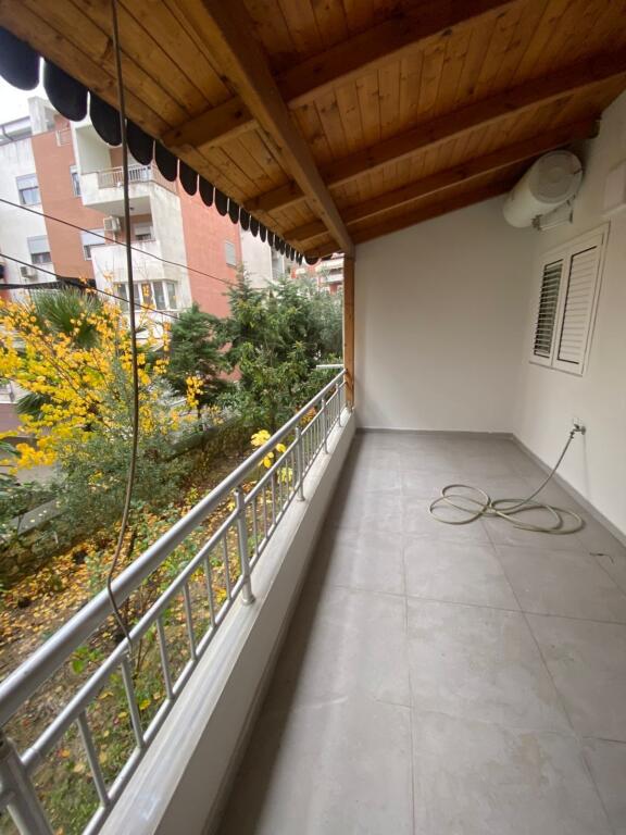 2+1,arredato,via peti vicino al complesso greco, 800 euro