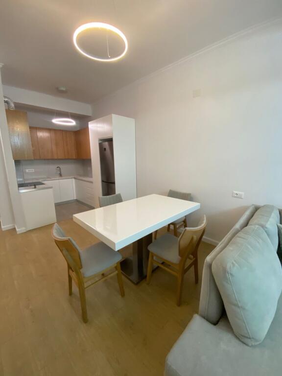 2+1,arredato,via peti vicino al complesso greco, 800 euro