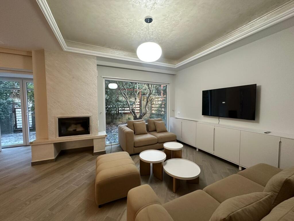 Vilë 3 katëshe me QIRA në Rezidencë private pranë TEG në Tiranë