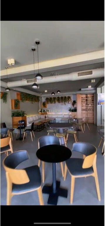 Shitet Ambient Komercial/Lokal tek Kodra e Diellit 380,000 € Sip. Totale  162m2