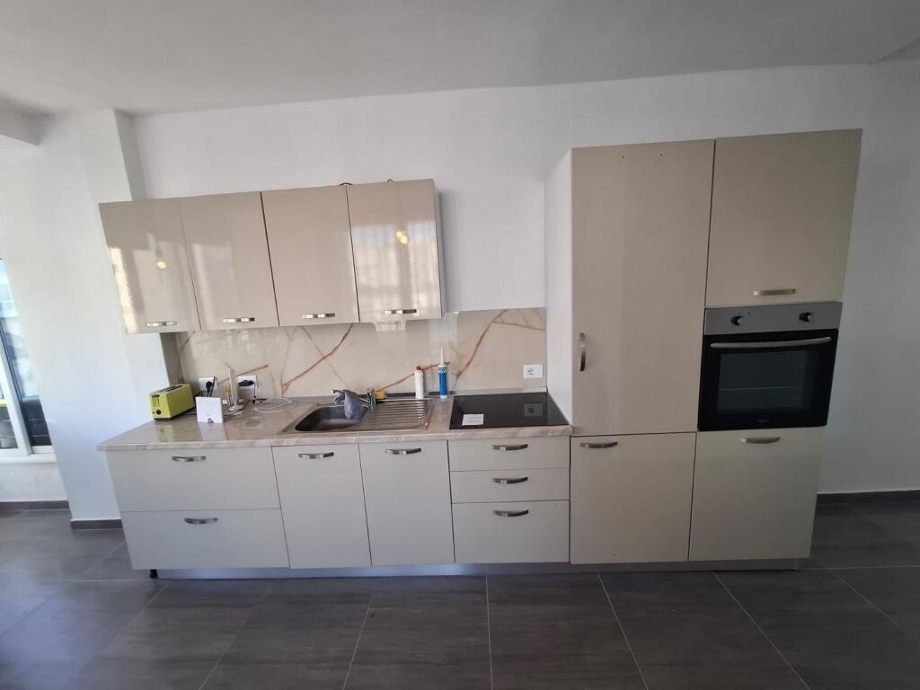Shitet Apartament 1+1 Ne Plazh Hekuradha