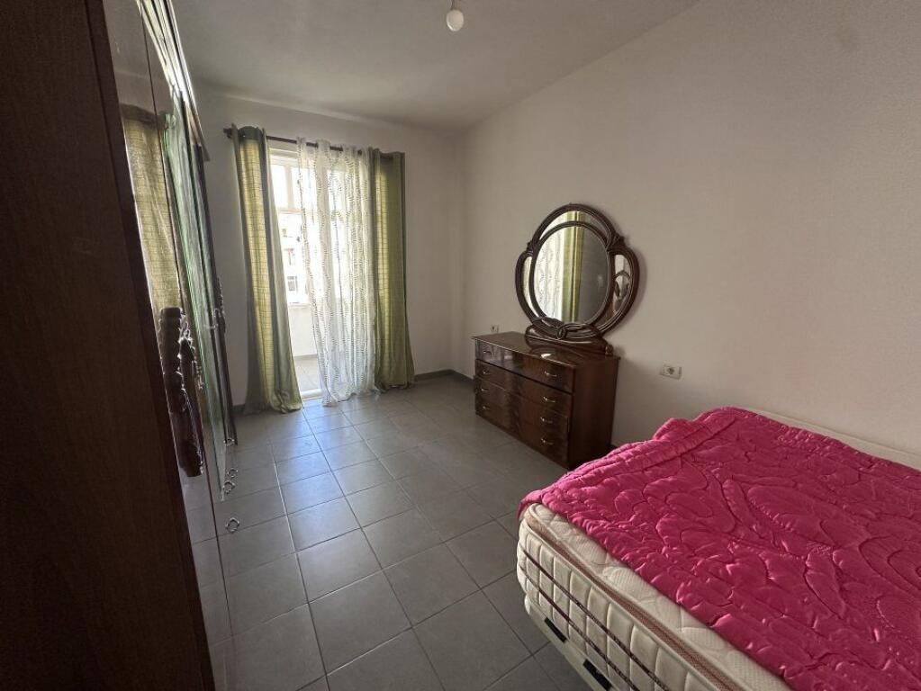 Jepet Me Qera Apartament 1+1+1 Ballkon