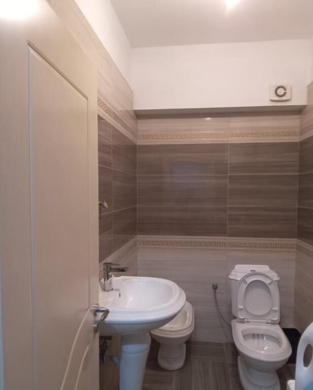 Appartamento 2+1+2 in affitto, Astir vicino al parco Lokal Artisti 500 Mila leke